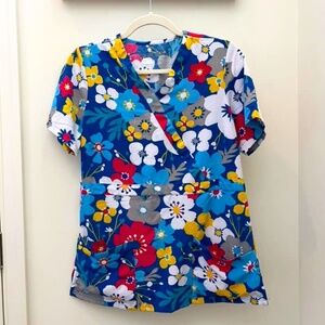 UA Flex Scrub Top Size Small colorful flowers